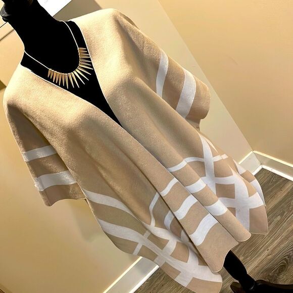 🎉 HP 🎉 Liz Claiborne Wrap in Beige Cream Poncho - Picture 3 of 12